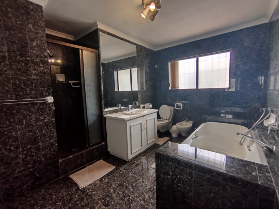 To Let 3 Bedroom Property for Rent in Country Club Western Cape